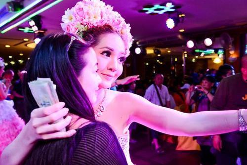 国产人妖网站,网络世界的另类风采